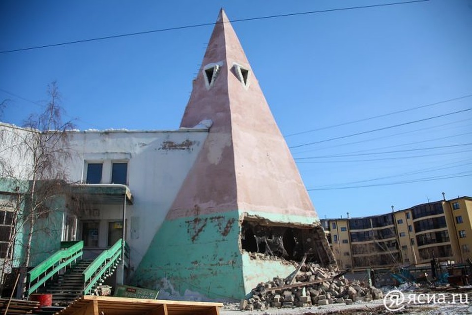 Дом охотника 1986 года постройки уже давно признан аварийным