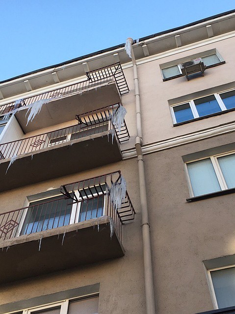 Дом расположен в самом центре города.