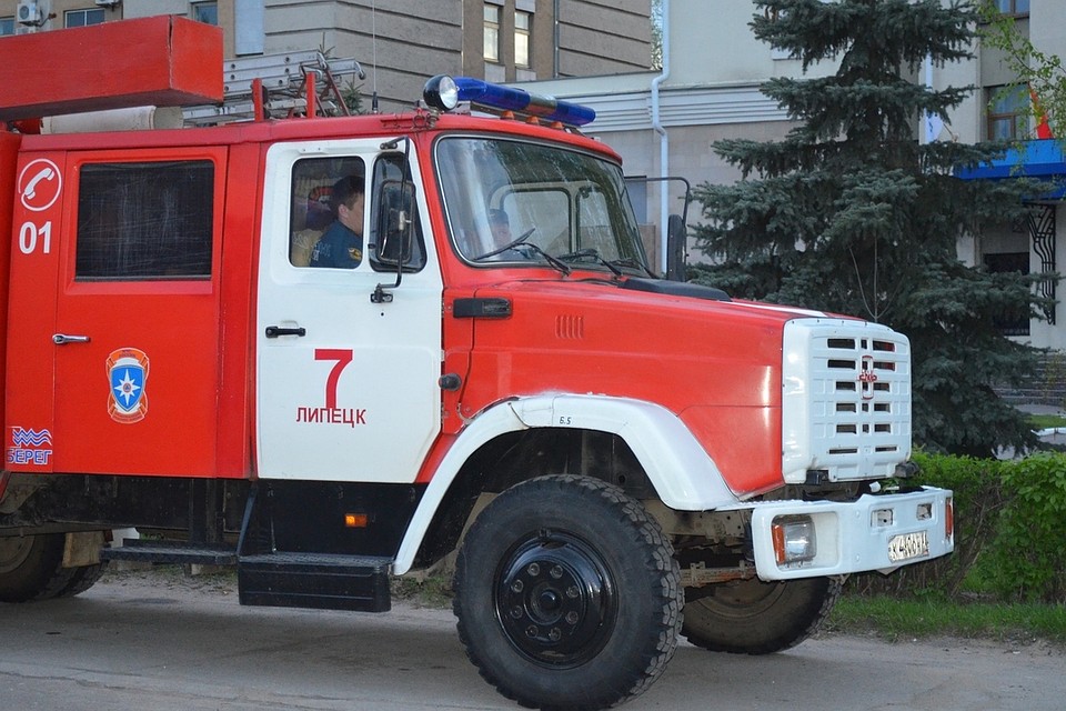 Пожарные выезжали тушить квартиру на улицу Доватора