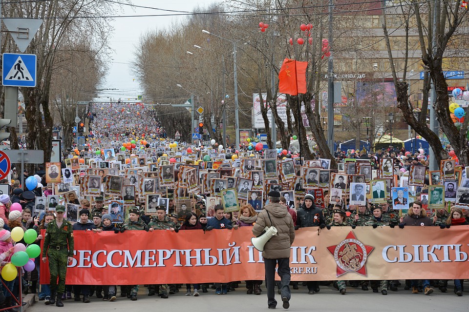 Шествие растянулось от ЦУМа до кольца