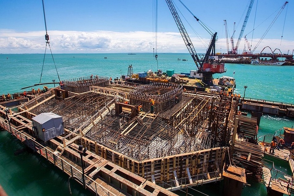 Фарватерные опоры Крымского моста летом смогут принять судоходные арки