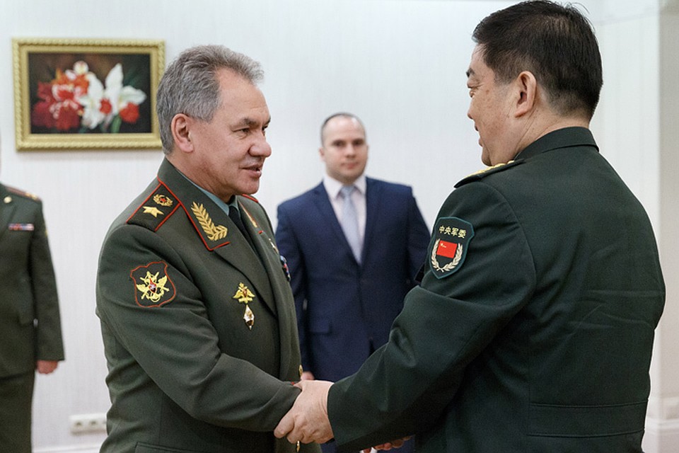 Встреча министра обороны России Сергея Шойгу и министра обороны Китая Чан Ваньцюаня в Астане Фото: Вадим Савицкий/пресс-служба Минобороны РФ/ТАСС