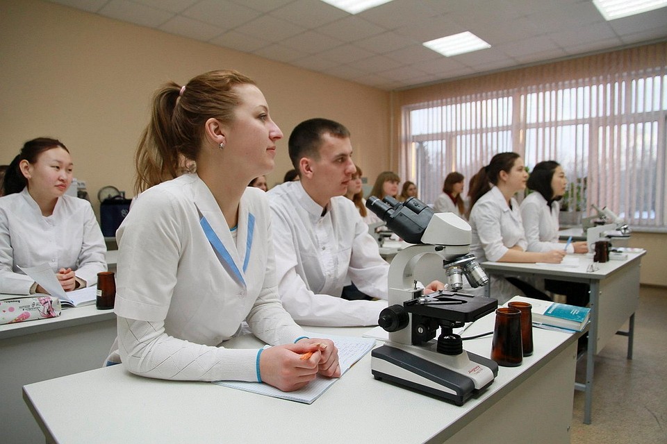 Псковская область начнет сама обучать медиков.