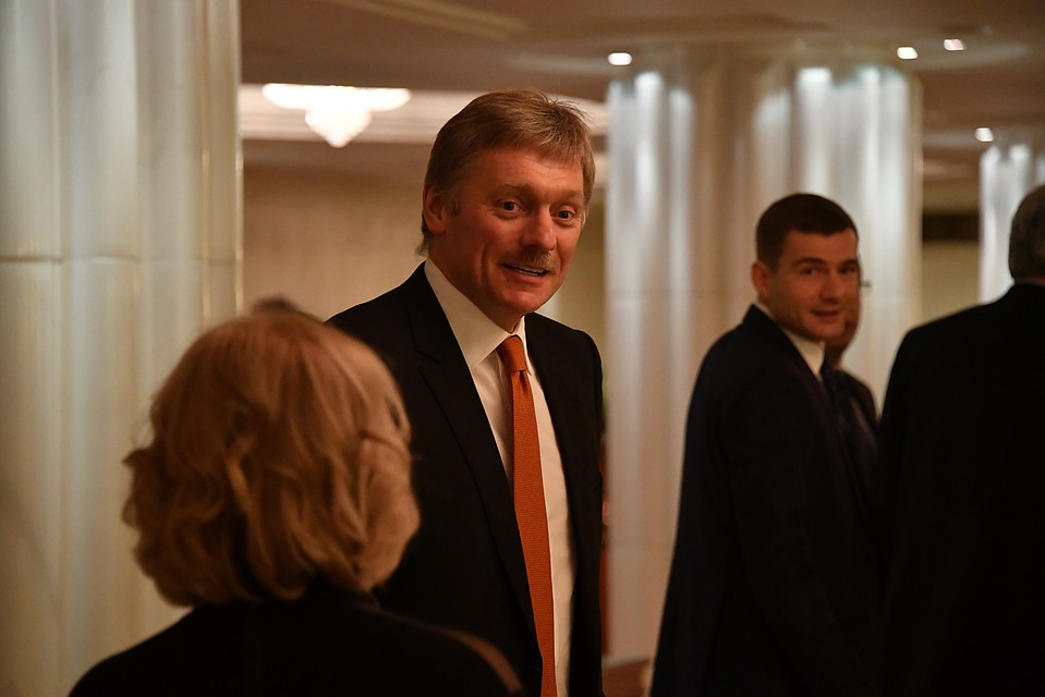 Пресс-секретарь президента России Дмитрий Песков в очередной раз заявил, что Кремль не вмешивается в ситуацию с банком "Югра"