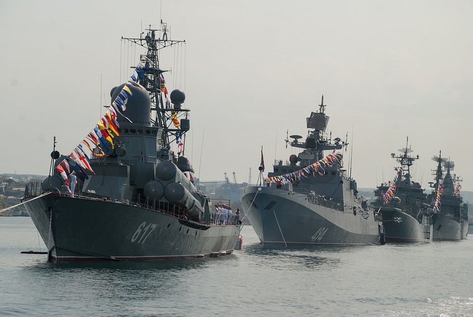 Парад кораблей начнется в 9.45.