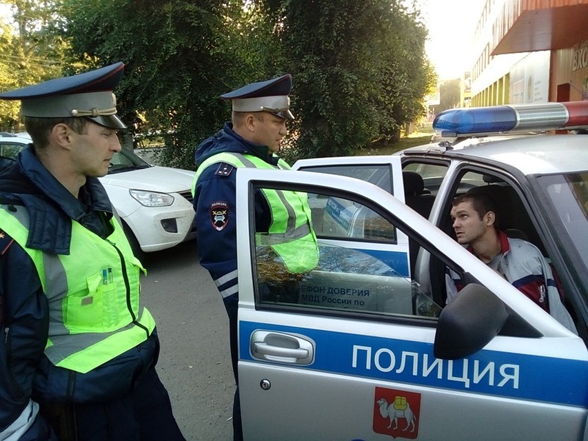 В Челябинске работники ГИБДД задержали двоих парней, пытавшихся угнать «Жигули» В Челябинске работники ГИБДД задержали двоих парней, пытавшихся угнать «Жигули»