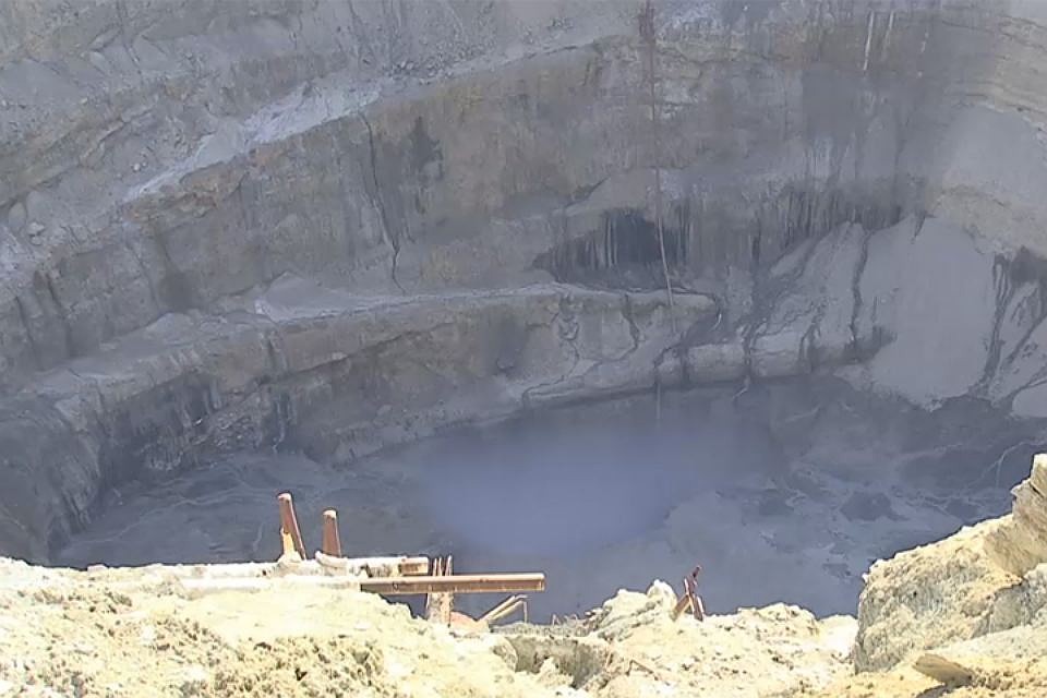 Авария на руднике "Мир" в Якутии произошла 4 августа. Фото: стоп-кадр видео