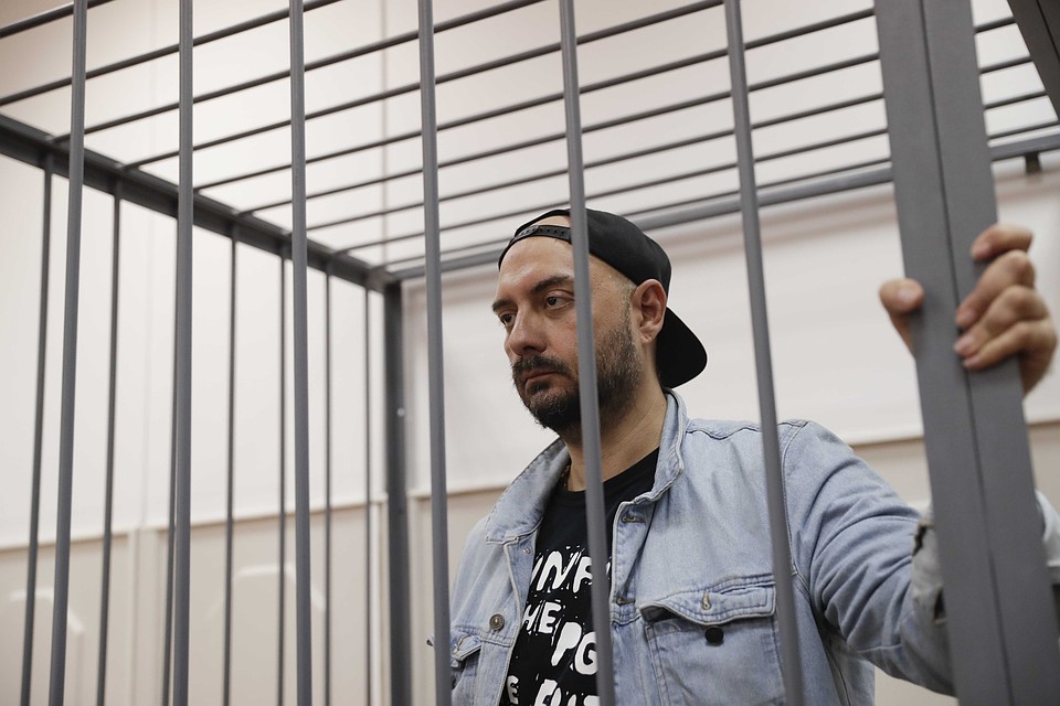 Ранее Басманный суд Москвы поместил Кирилла Серебренникова под домашний арест