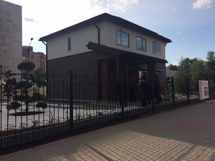 Дом расположен рядом с бассейном ВГАСУ