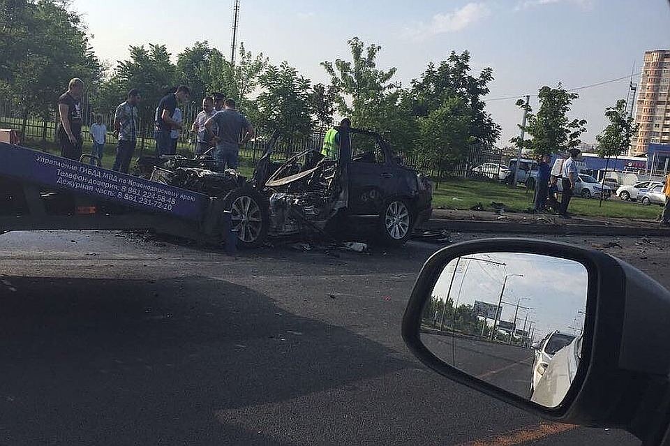 Внедорожник превратился в груду металла Фото: Роман Аркадьев