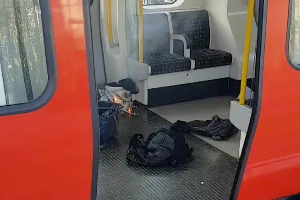 Взрыв в лондонском метро: в подземке сработало самодельное взрывное устройство