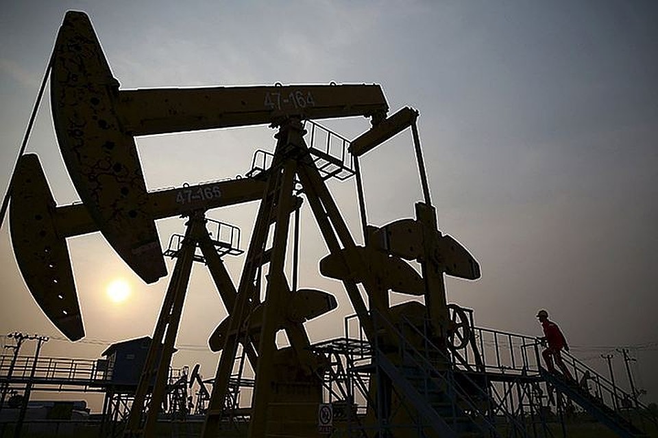 Страны - участницы соглашения о снижении уровня добычи нефти обсуждают возможное продление договоренностей после марта 2018 года