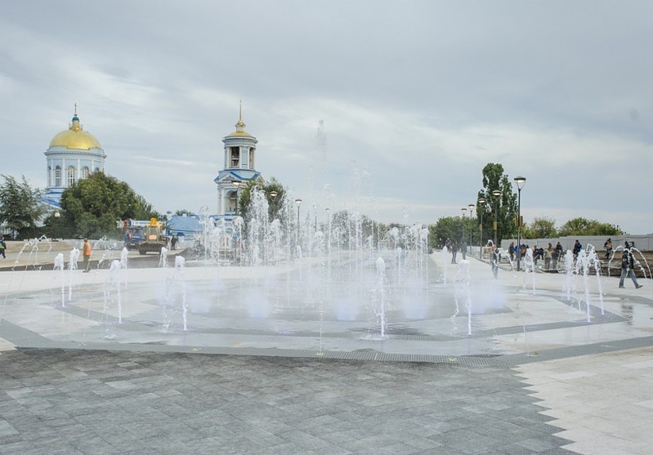 В Воронеже состоялось техническое открытие «сухого» фонтана на Советской площади В Воронеже состоялось техническое открытие «сухого» фонтана на Советской площади