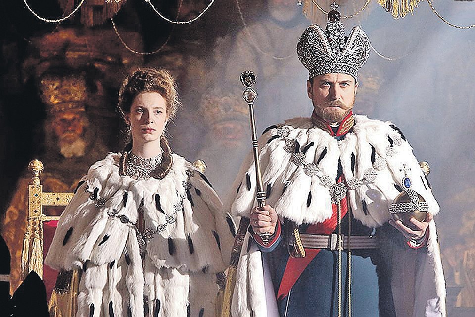 Немецкий актер Ларс Айдингер сыграл в «Матильде» Николая, а роль будущей императрицы досталась польской актрисе Михалине Ольшаньской. На фото - сцена коронации. Фото: Кадр из фильма