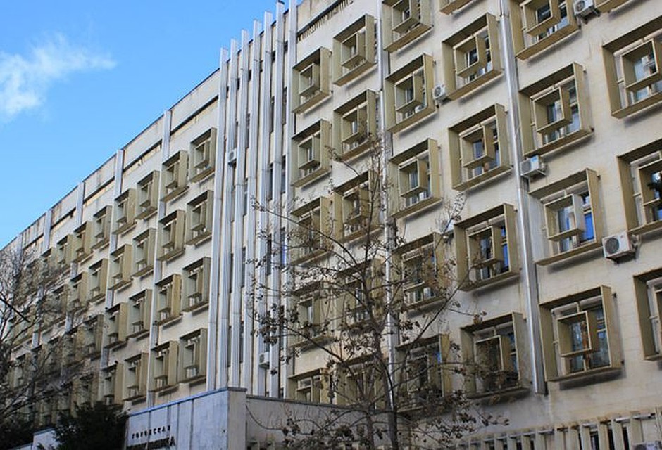 В поликлинике загорелся подвал. Фото: с сайта Ялтинской ГБ №1.