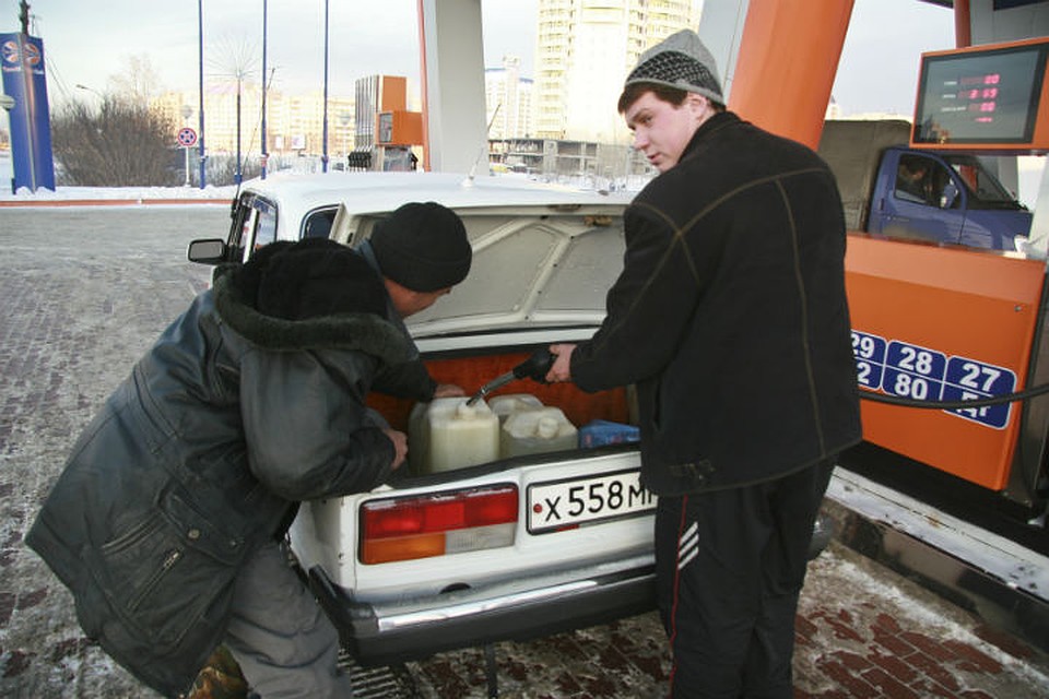 По прогнозам экспертов, бензин с нового года будет дорожать.