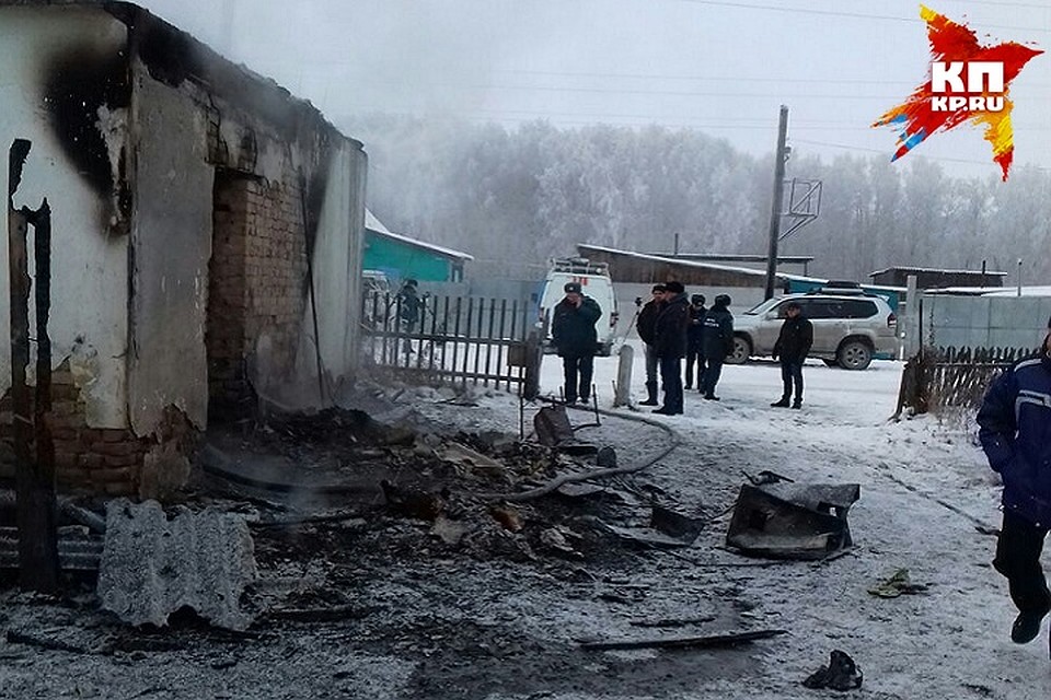 Ранним утром в Новосибиркой области сгорел дом с пятью детьми.