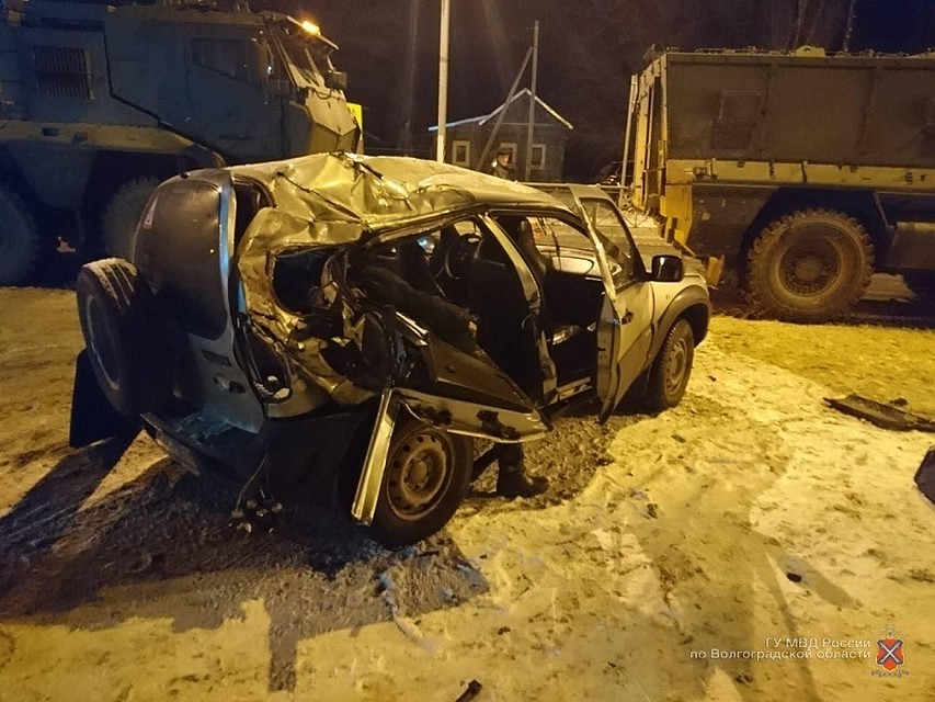 В Дубовском районе «Нива» протаранила КамАЗ: 1 человек умер В Дубовском районе «Нива» протаранила КамАЗ: 1 человек умер