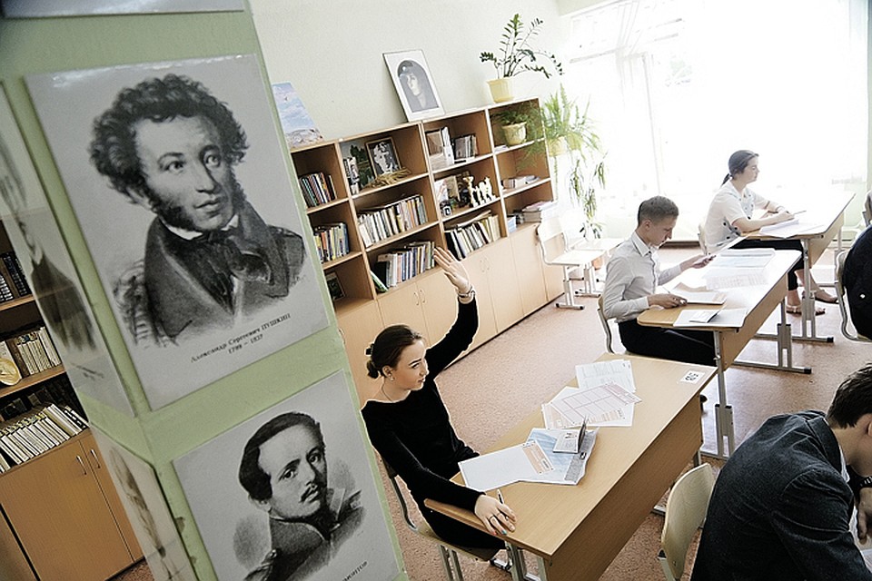 Рособрнадзор опубликовал итоги проверки выпускного сочинения.