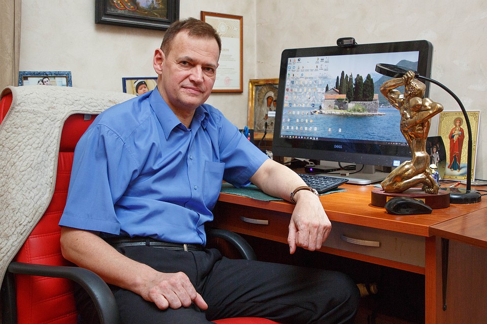 Первую повесть, «Кошмар на улице Стачек», Кивинов отпечатал на машинке в пяти экземплярах.