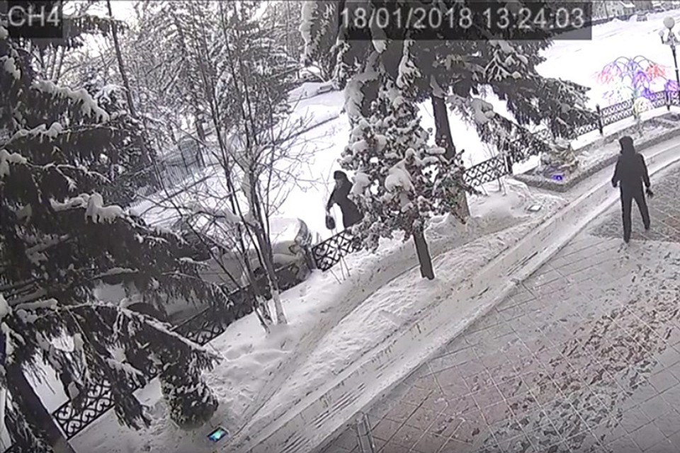 Внедорожник впечатал пенсионерку в забор церкви в Бодайбо
