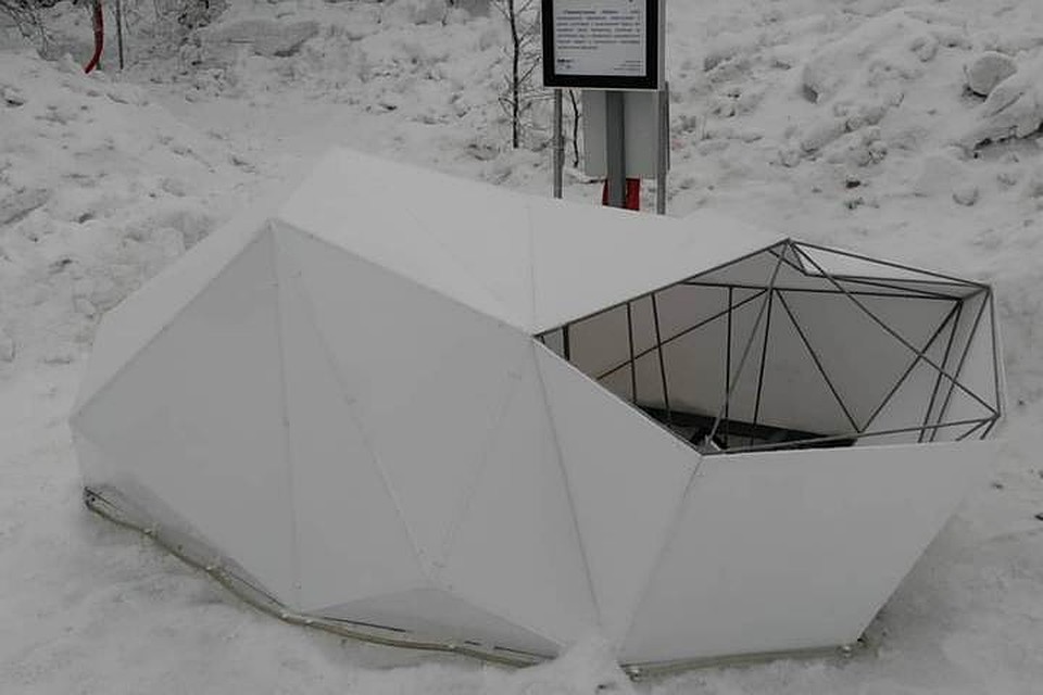 В Мурманске к открытию арт-объектов успели починить «Перламутровые облака» В Мурманске к открытию арт-объектов успели починить «Перламутровые облака»