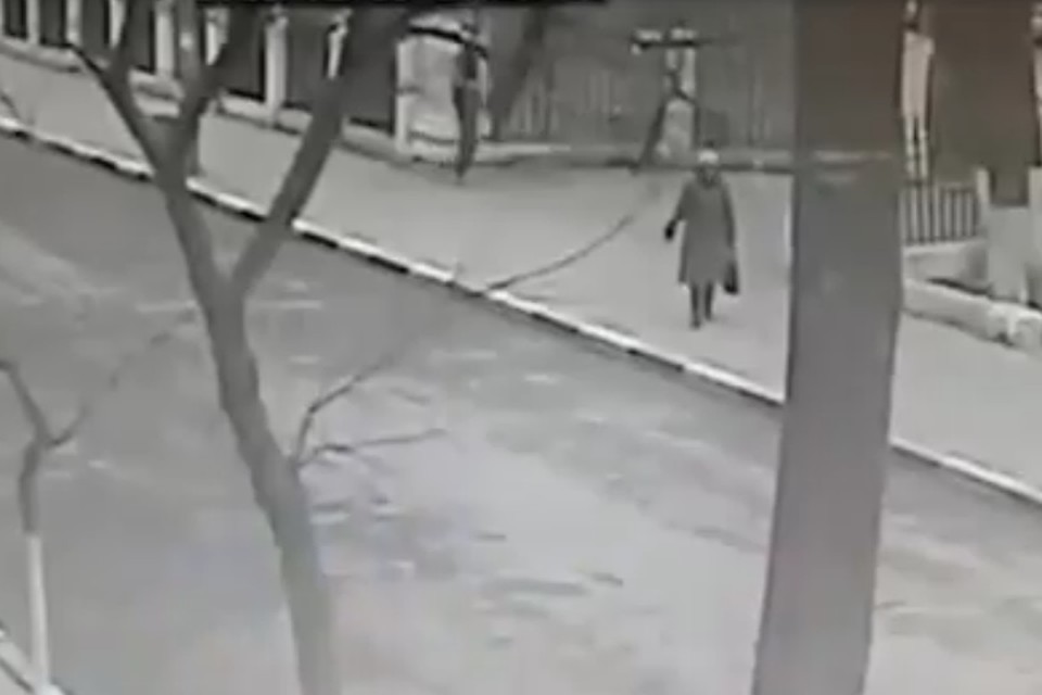 Стрелок хладнокровно расстреливал людей.