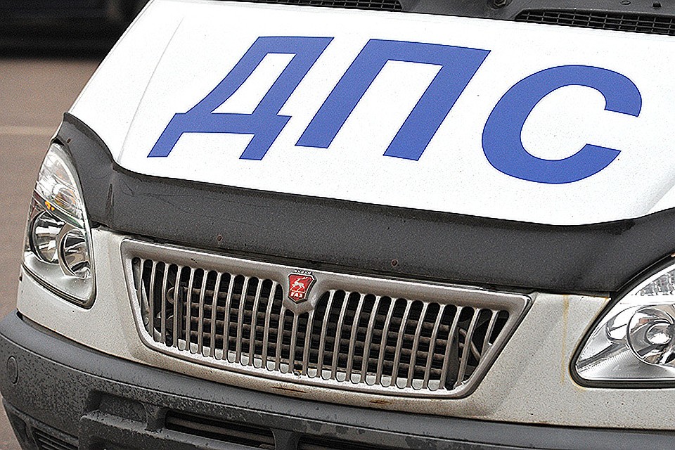 Пострадавших сотрудников ГИБДД доставили в больницу.