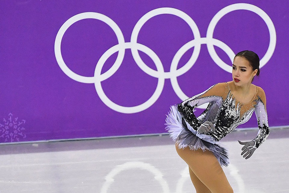 Алина Загитова во время короткой программы на льду Пхенчхана.