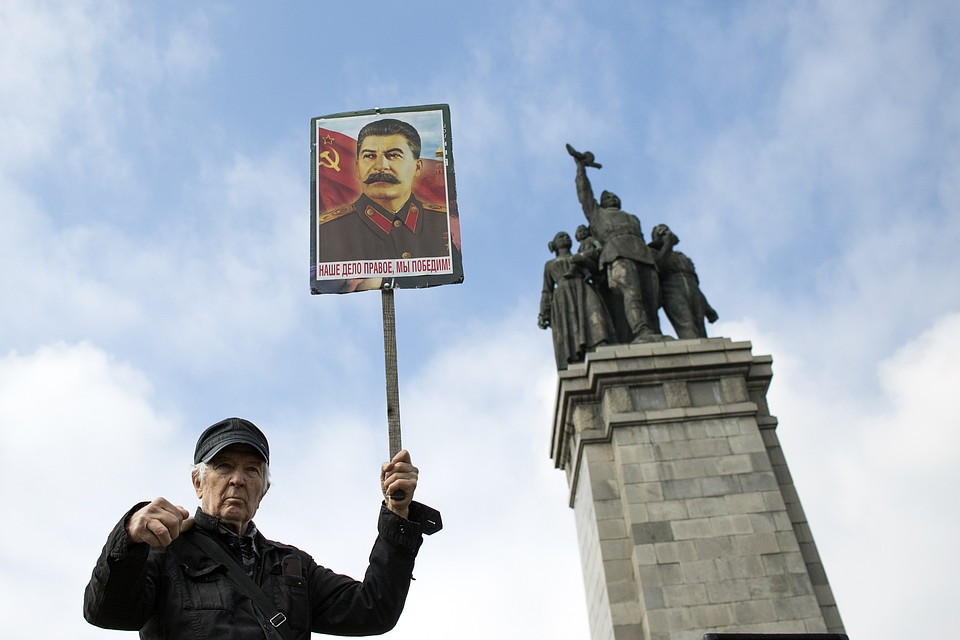 Жители Болгарии все еще помнят подвиг советских солдат во время Второй мировой войны