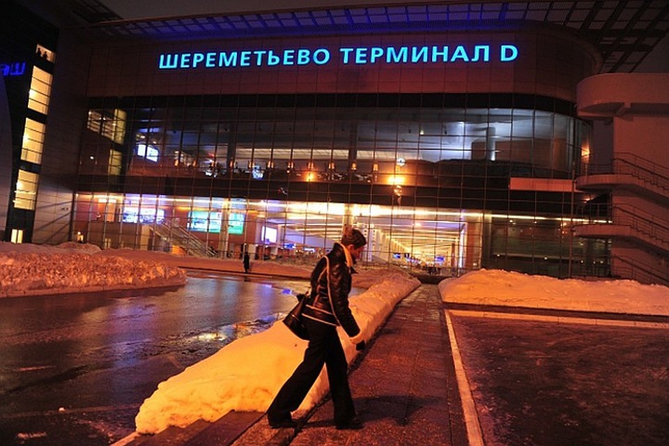 Сотрудникам транспортной полиции аэропорта Шереметьево пришлось задержать агрессивного пассажира, который прилетел в Москву из Женевы.