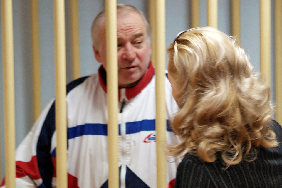 Все почему-то решили, что целью отравителя был экс-шпион. Но что, если это ему досталось «за компанию»?