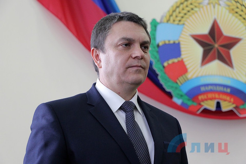 Хуг в первый раз встретился с главой ЛНР в Луганске Хуг в первый раз встретился с главой ЛНР в Луганске