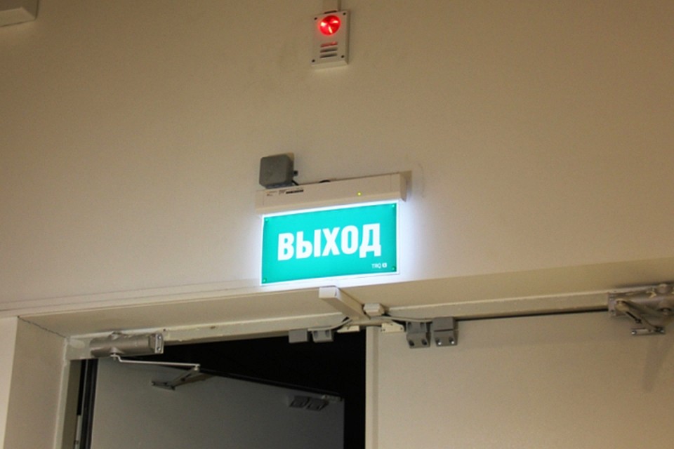Свыше тысячи человек эвакуировали из нижегородского ТРЦ «Седьмое небо» из-за возгорания Свыше тысячи человек эвакуировали из нижегородского ТРЦ «Седьмое небо» из-за возгорания