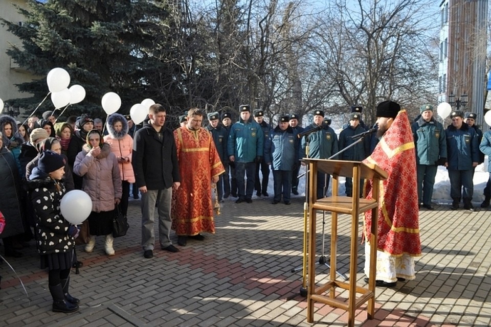 В липецких храмах проходят панихиды по погибшим в Кемерове