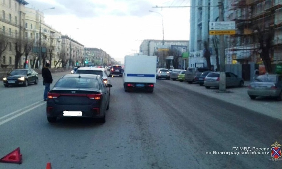 Молодой водитель «Киа Рио» влетел в впереди стоящую иномарку.