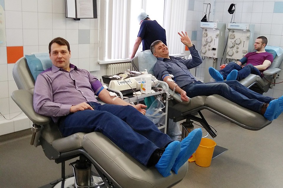 Вас приветствуют доноры - сотрудники Новосибирской ГЭС.