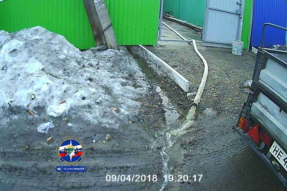 Вода чуть не зашла в дом ветерана. Фото: МАСС