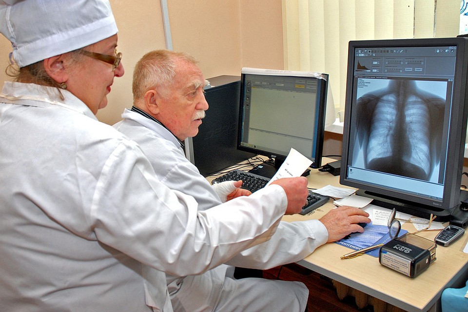 Горожан призывают срочно пройти флюорографию в поликлинике по месту жительства. Фото: Алексей ФОКИН.