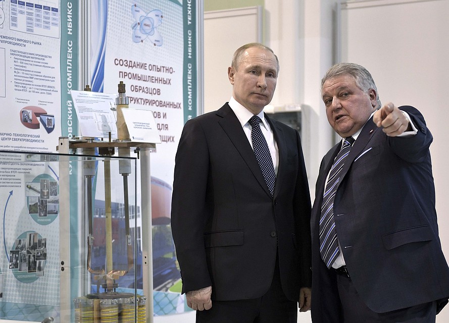 Президент России Владимир Путин и глава Курчатовского института Михаил Ковальчук.