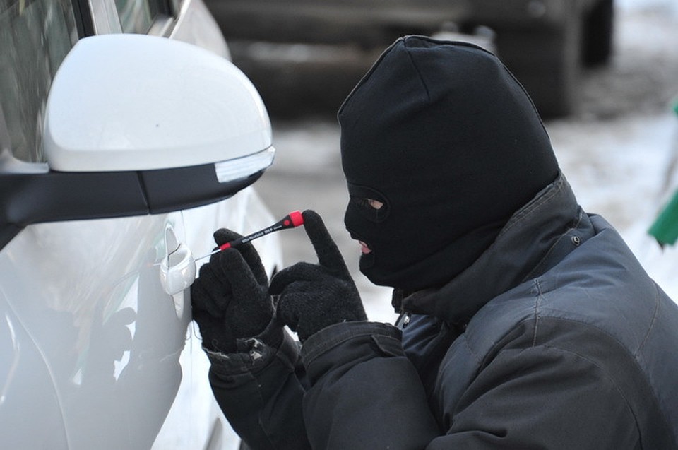 В Пскове задержаны мужчины, причастные в краже инструментов из чужого автомобиля.