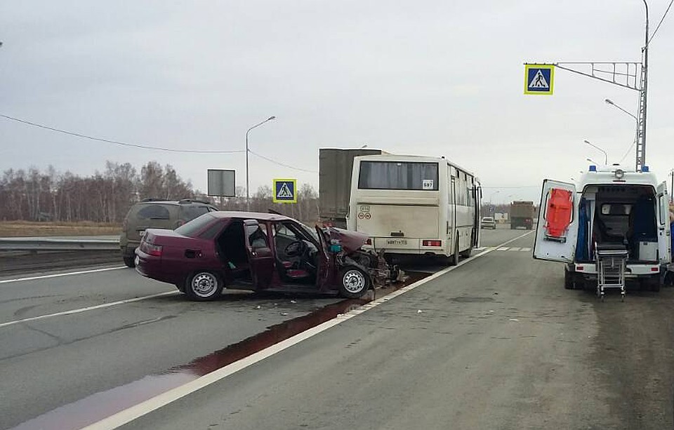 Легковушку сильно смяло. Фото: УГИБДД по Челябинской области.