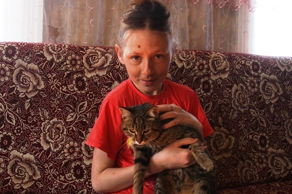 Нине - 22 года, а выглядит она на 12