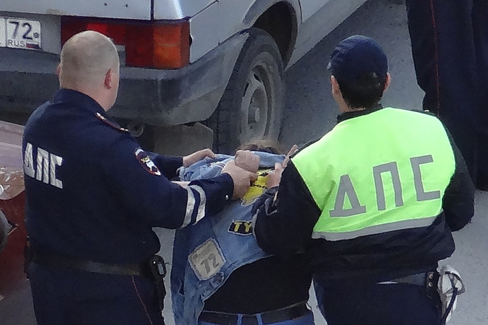 Сотрудники ДПС изъяли водительское удостоверение у югорчанина.
