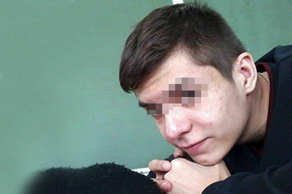 Сегодня утром 17-летний ученик коррекционного класса школы №1 Стерлитамака нанес ножевые ранения учительнице информатики и двум своим одноклассницам