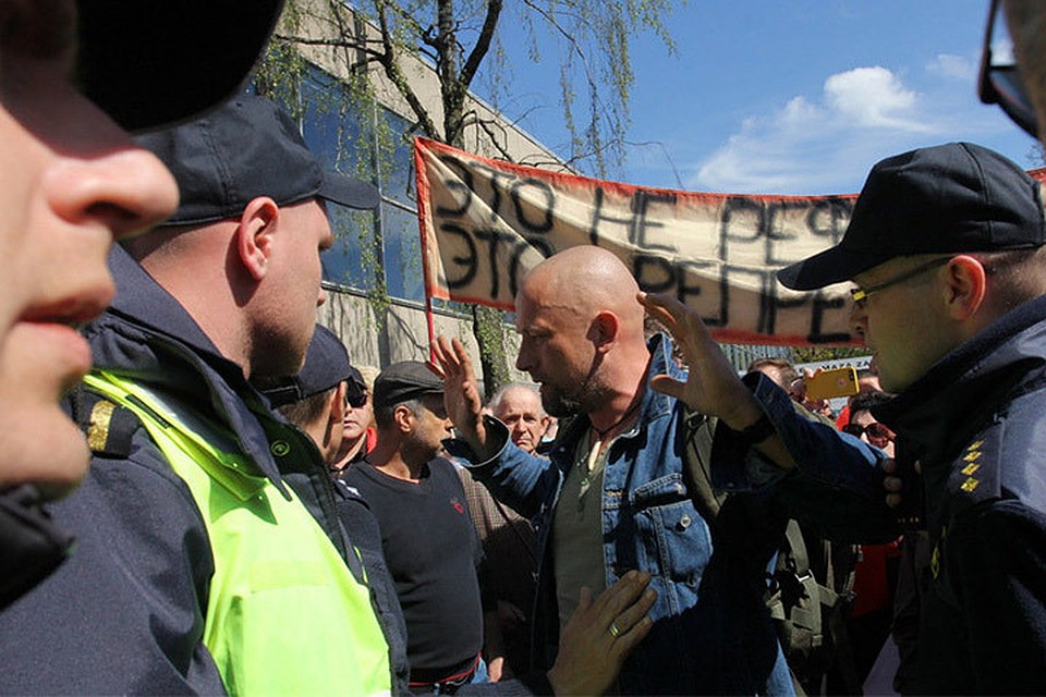В Госполиции Латвии завели два административных дела по поводу инцидентов во время акции протеста русскоязычных жителей 1 мая. Фото: с сайта baltnews.lv