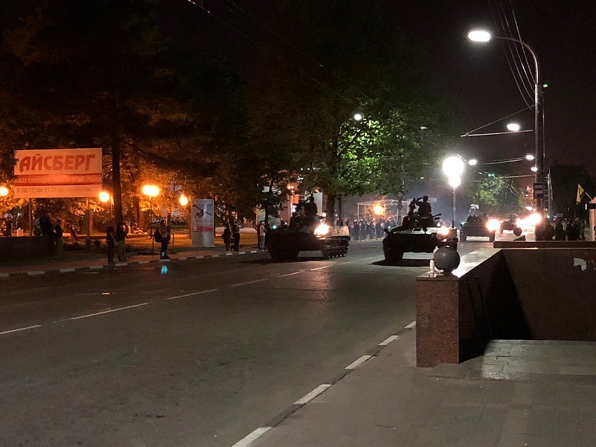 Ночная генеральная репетиция военного парада