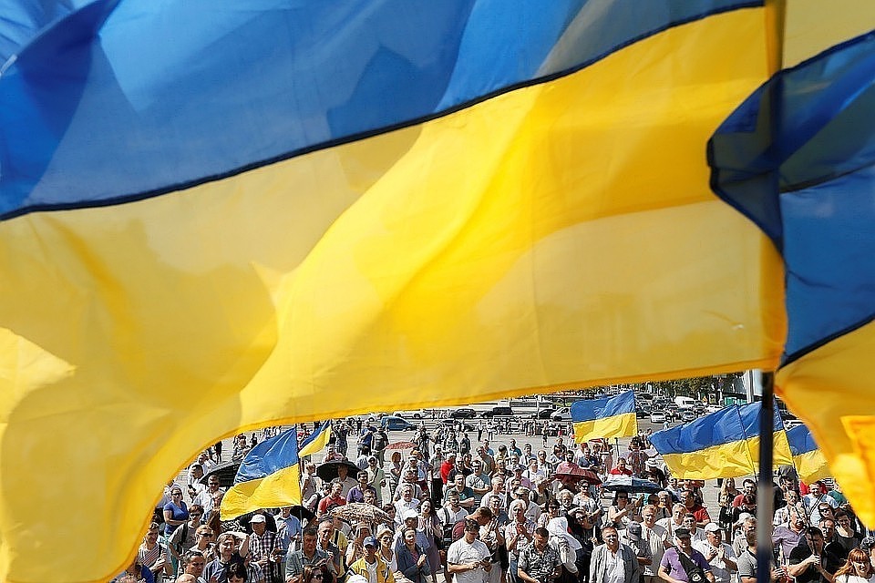 Опрос: Большинство жителей Украины считают конфликт в Донбассе главной проблемой страны