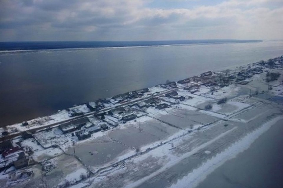 Жители затопленного Енисеем поселка возвращаются в свои дома. Фото ГУ МЧС России по Красноярскому краю