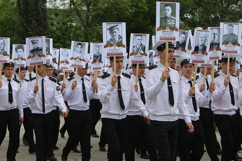 Керчане поддержали акцию "Бессмертный полк". Фото: Кирилл Мазилов